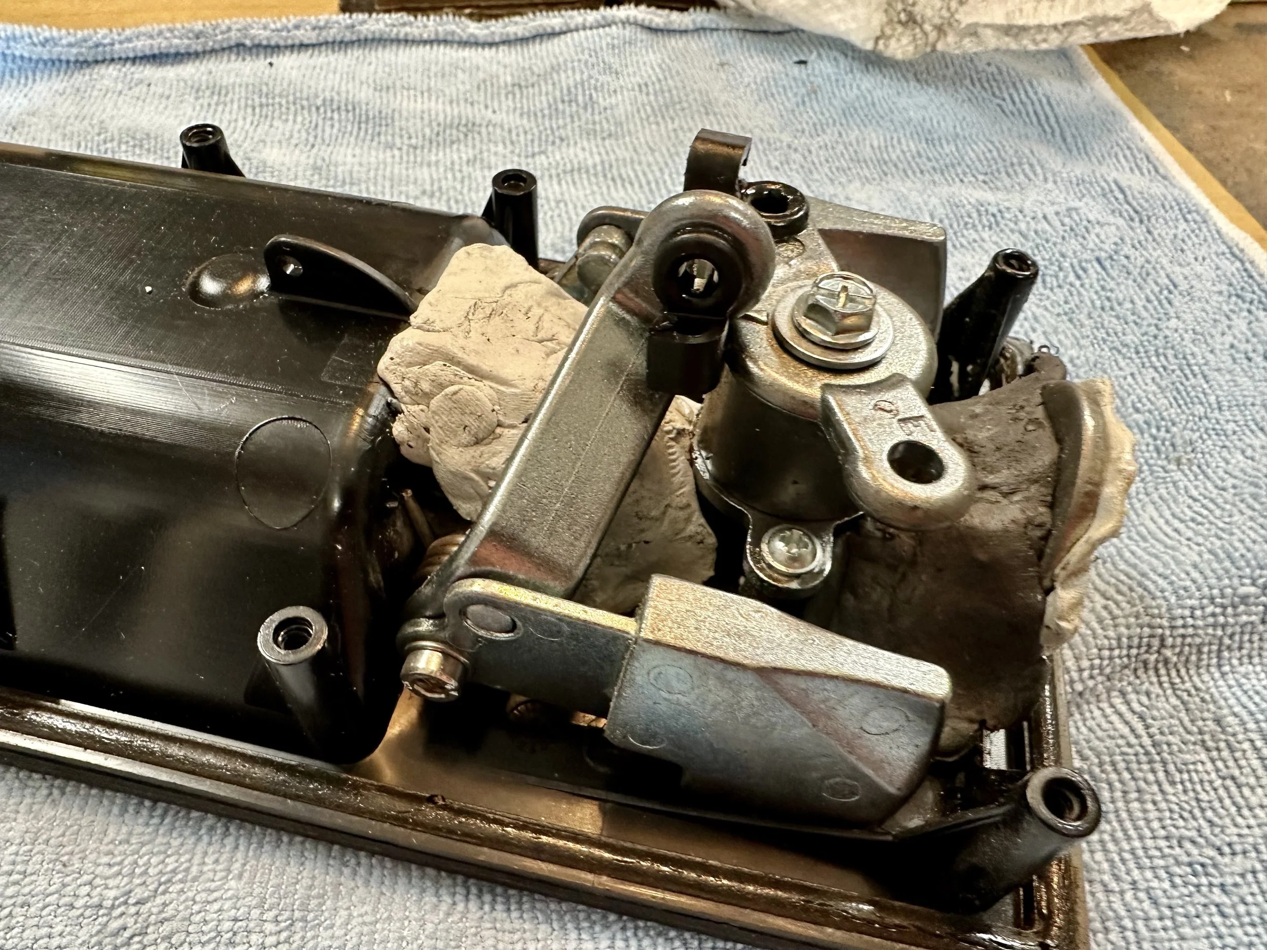   With the assembly removed from the door I could now determine what broke.  