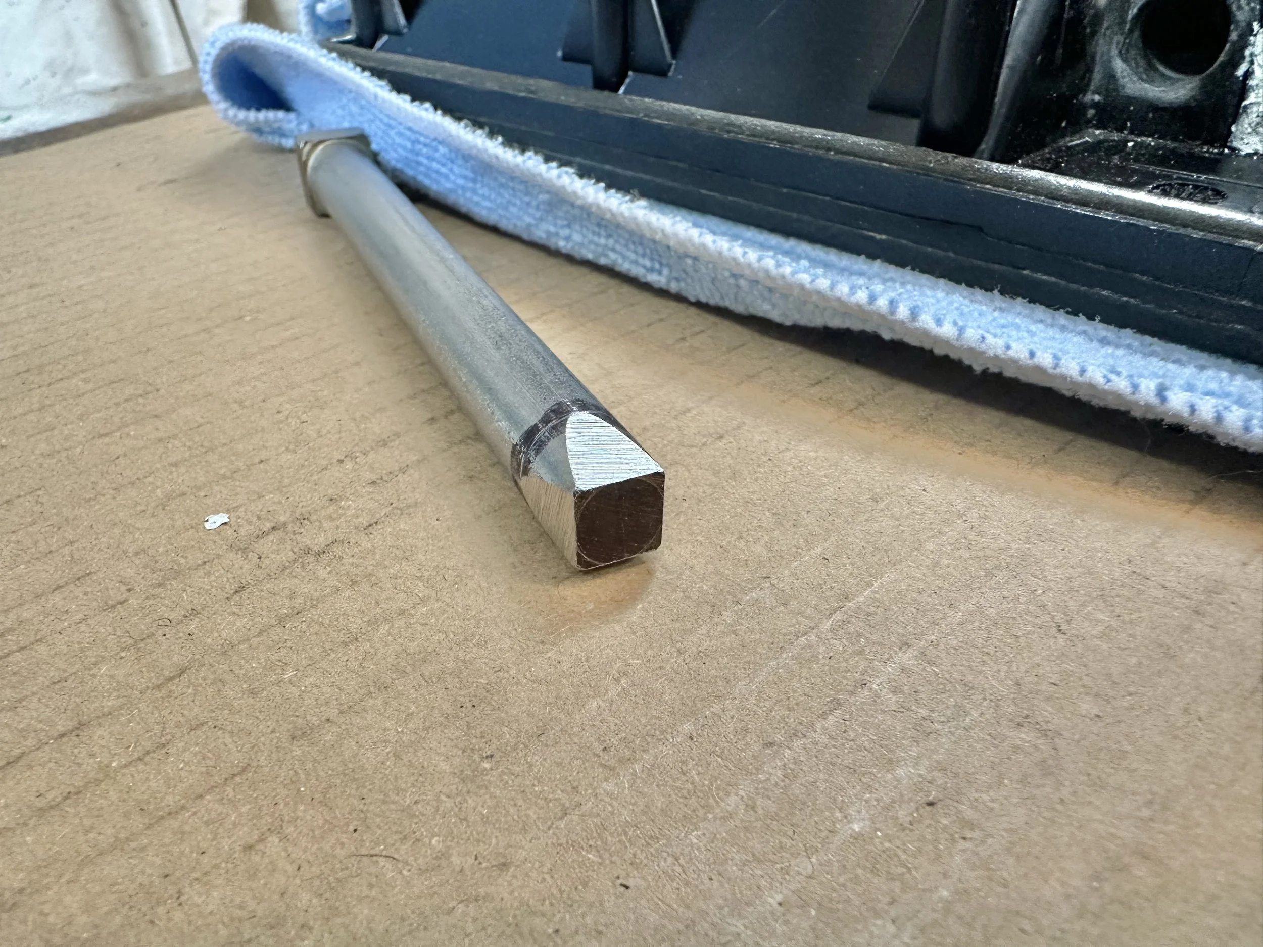   I scribed marks on the end of the shaft and the side to have reference points to adjust the jig on the sander to the right angle. Careful repeat sanding and checking was done to determine the precise angle.  