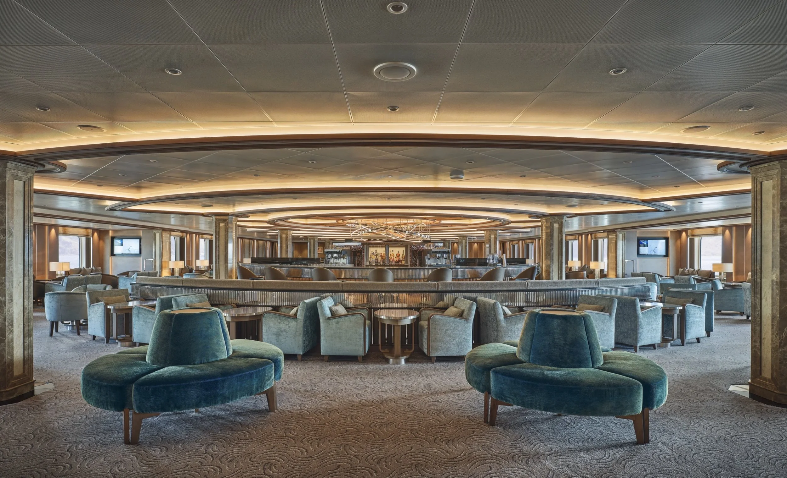 Dolce Vita was the main lounge on Deck 5.