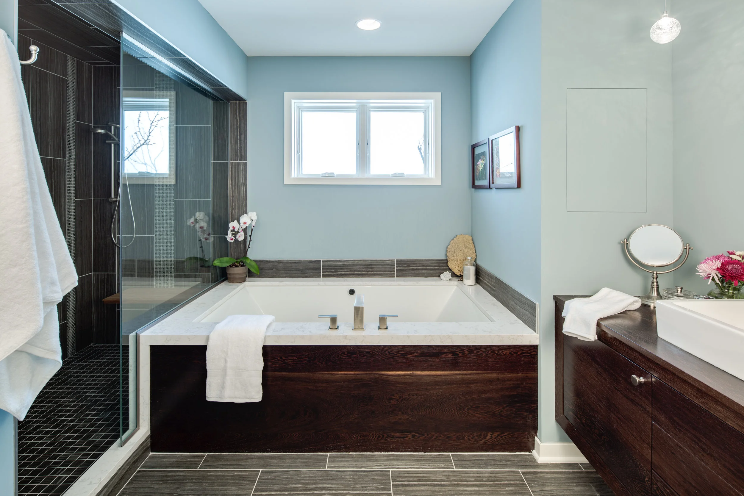 11 Modern Master Bath.jpg
