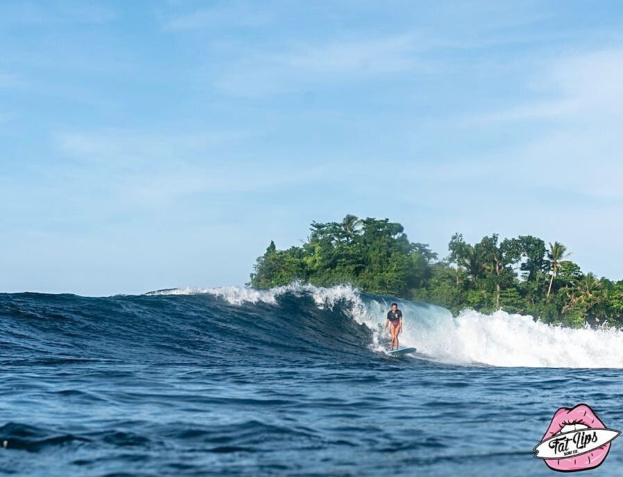 @baevega having a grand time cruising down the line ✨ 📸 @mati.olivieri.surfph 

#FatLipsForever
#FatLipsSiargao
#FatLipsPH
#SiargaoIsland