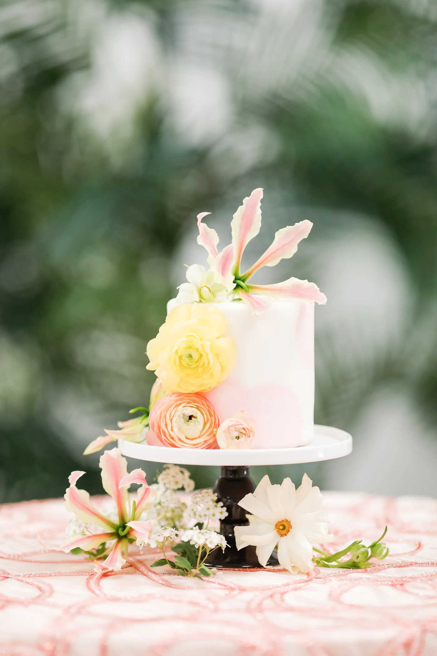 Cute and elegant wedding cake