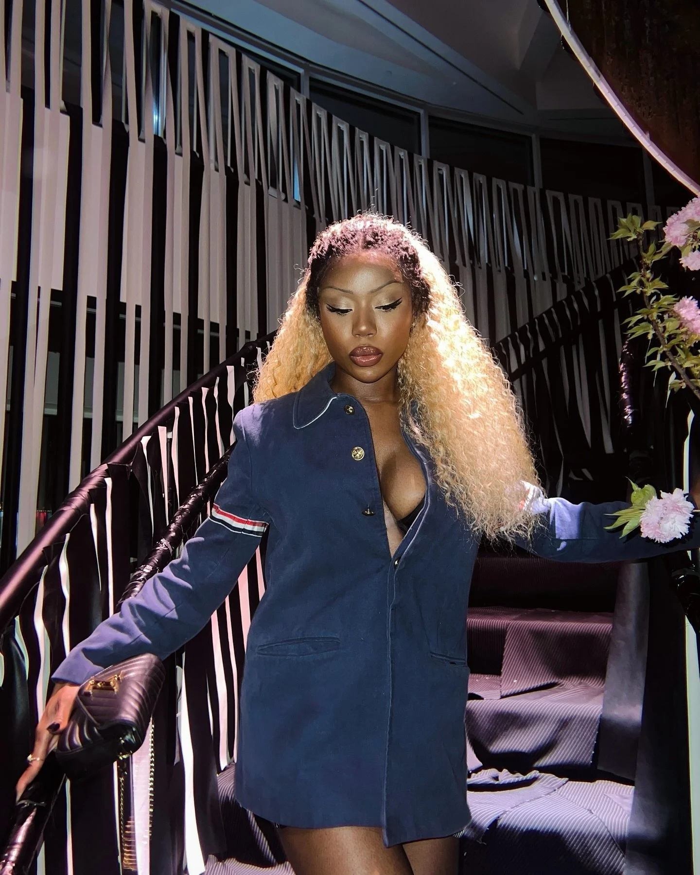 Met Gala Moments with @wsanyc @luar @burnaboygram

Wearing vintage @thombrowne, @luisvuitton, @guess, &amp; @mikeandcony

💎