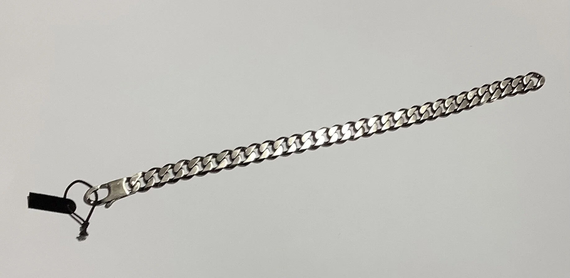 D9C99C43-590F-477F-BD87-FA05113B27BB