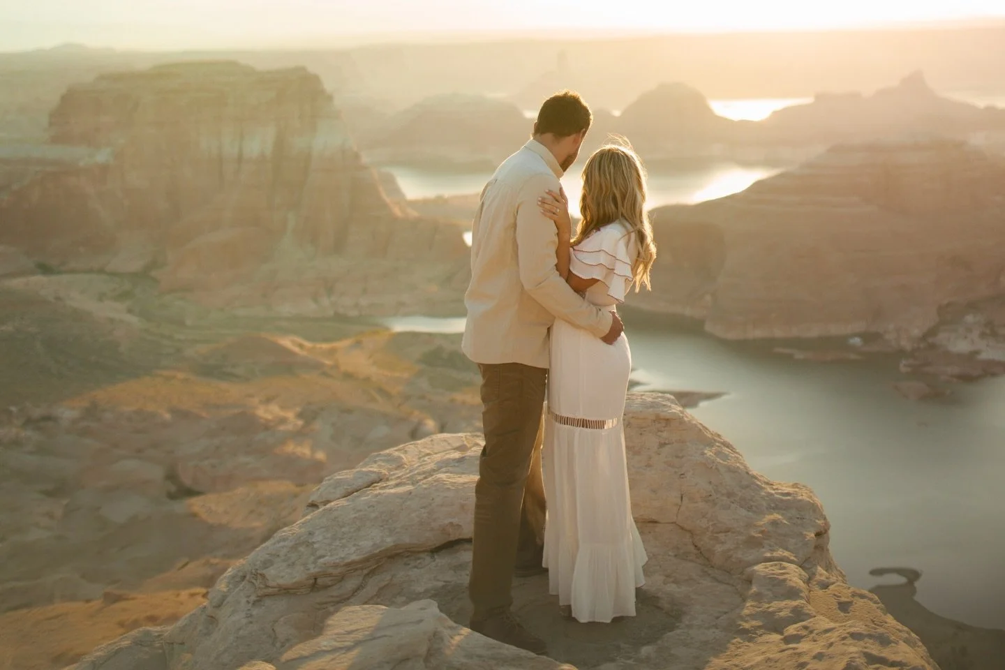 Today we&rsquo;re throwing it WAY back 😅 2020 yall 🤘🏻
#arizonaweddingphotographer #arizonaelopementphotographer #alstrompoint #lakepowellwedding