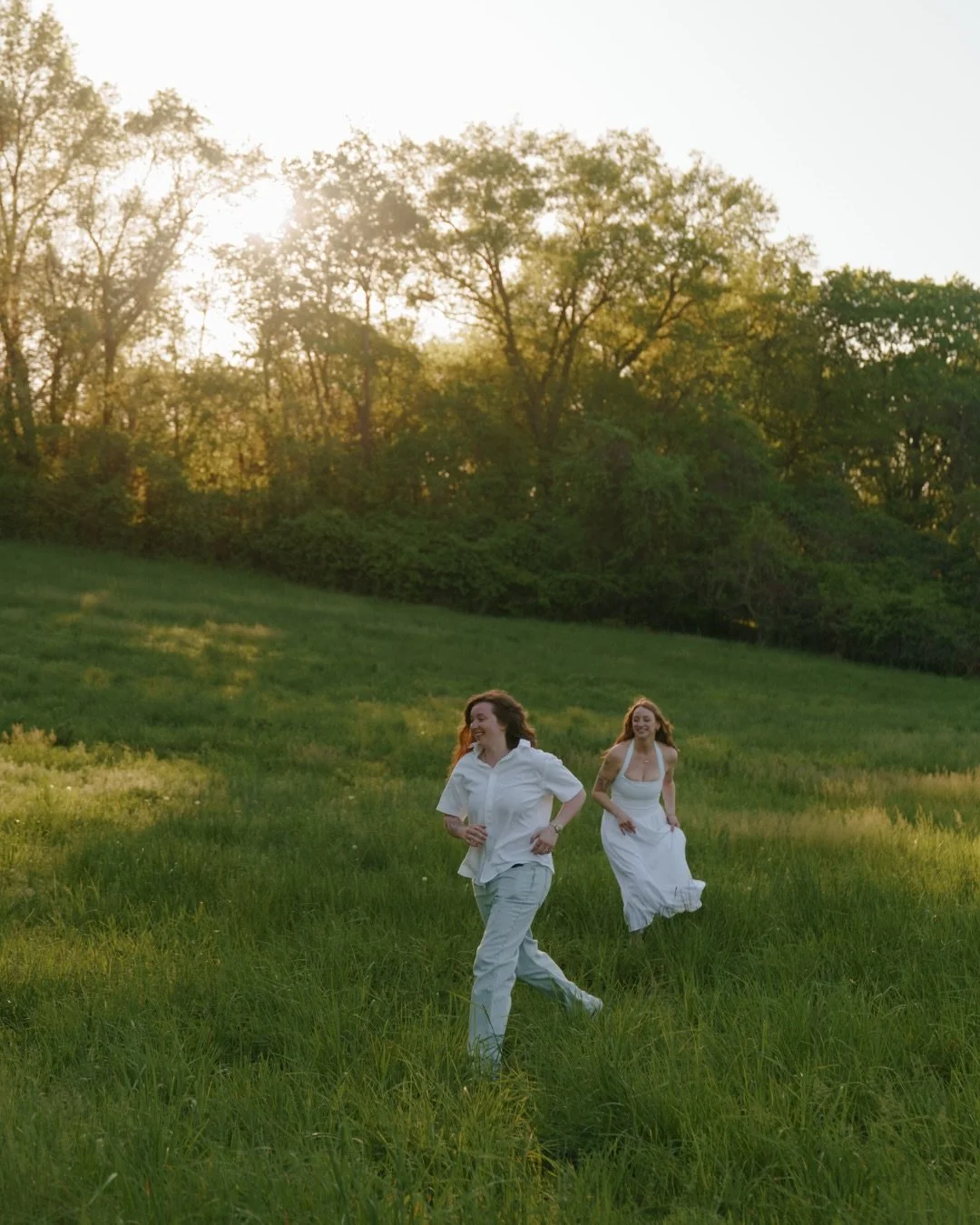 I meannnn what&rsquo;s to say 😍
These two wanted to do something special and unique to them for their engagement session.
Their first date was playing pool so naturally we had to recreate that. (Peep the matching 8-ball tattoos!)
And of course they 
