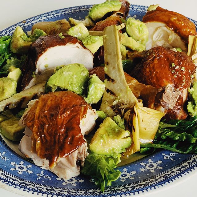 Today&rsquo;s main is our very own in house hot smoked chicken with, avocado, gem lettuce and artichoke. If only you could smell it! -
-
-
#rida #ridakitchen #ridahaggerston #kitchen #food #chicken #smokedchicken #hotsmoked #avocado #lunch #london