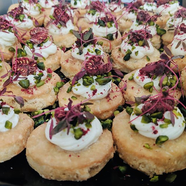 We teamed up with @58gin to create a selection of canapes that accompaniment each of their different gins for a private event. -
-
-
#ridakitchen #gin #58gin #sloegin #pinkgin #distilledgin #canapes #catering #event #salmon #london