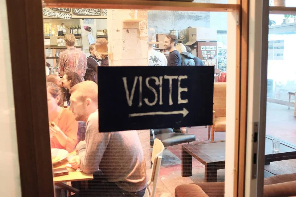 De Imagerie is: talloze vrijwilligers die zich inzetten voor onze ontbijten, onze diners, onze filmavonden, onze bar, merci!