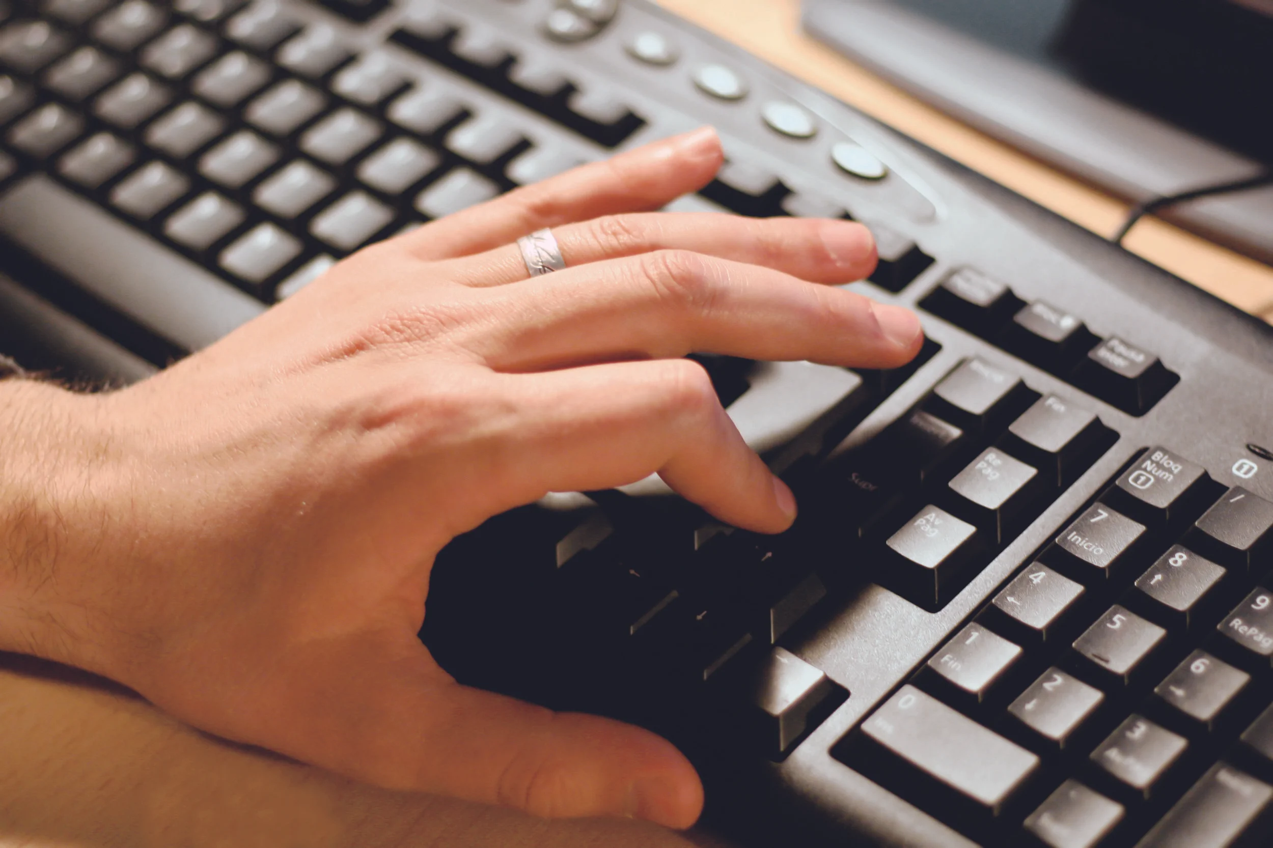 Hand_Computer_2_CC.jpg