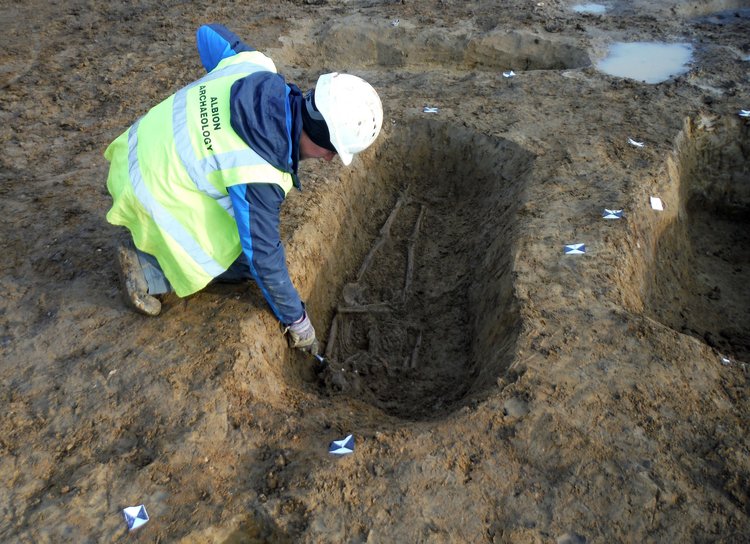 Photograph of the grave of the crucified skeleton during excavation.