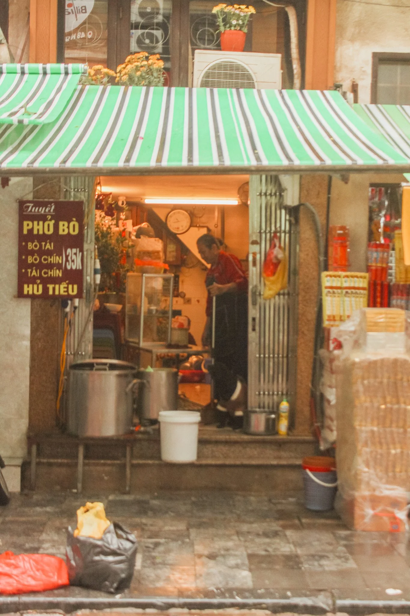 Hanoi travel, vietnam-4.jpg