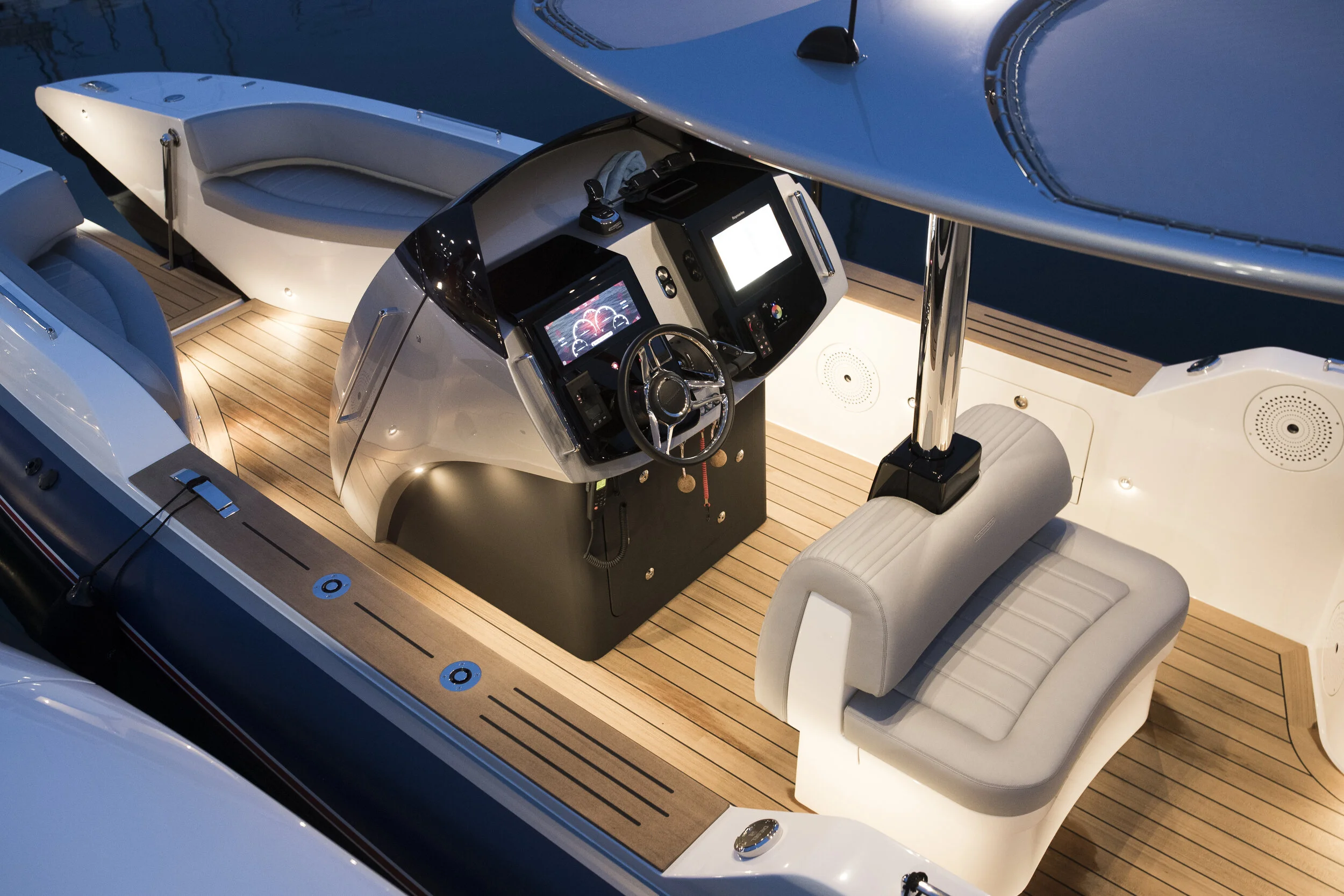 Beachlander Tender | 8.60m - 9.80m — Pascoe International