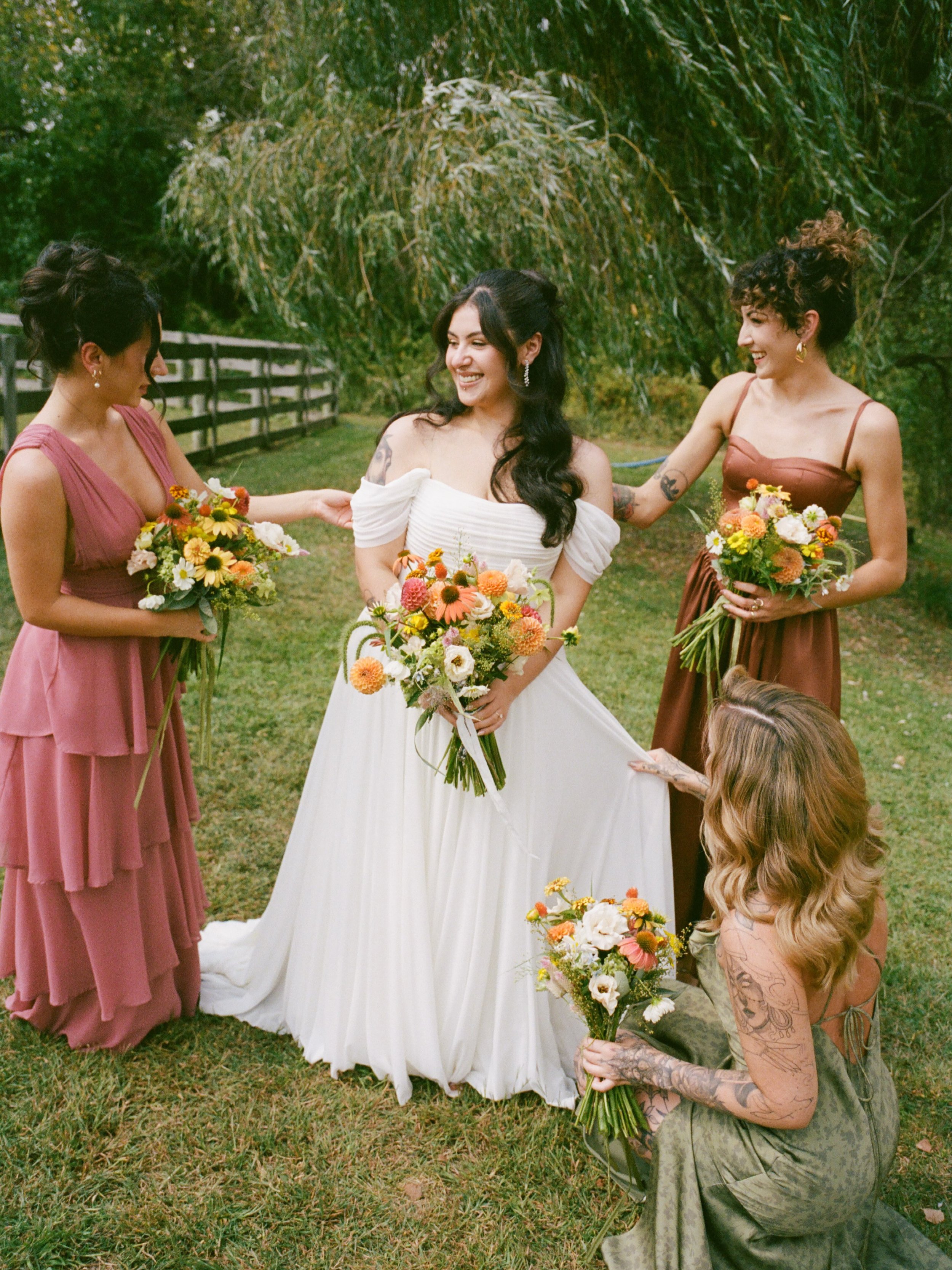 &ldquo;Wildflowers, organic, pulled straight from the garden&rdquo; were the requests from Maya &amp; Max early last September. 

100% local + bits from the garden, intentionally messy (in the best way) 

Florals: @mullicahillfloralco 
Photography: @