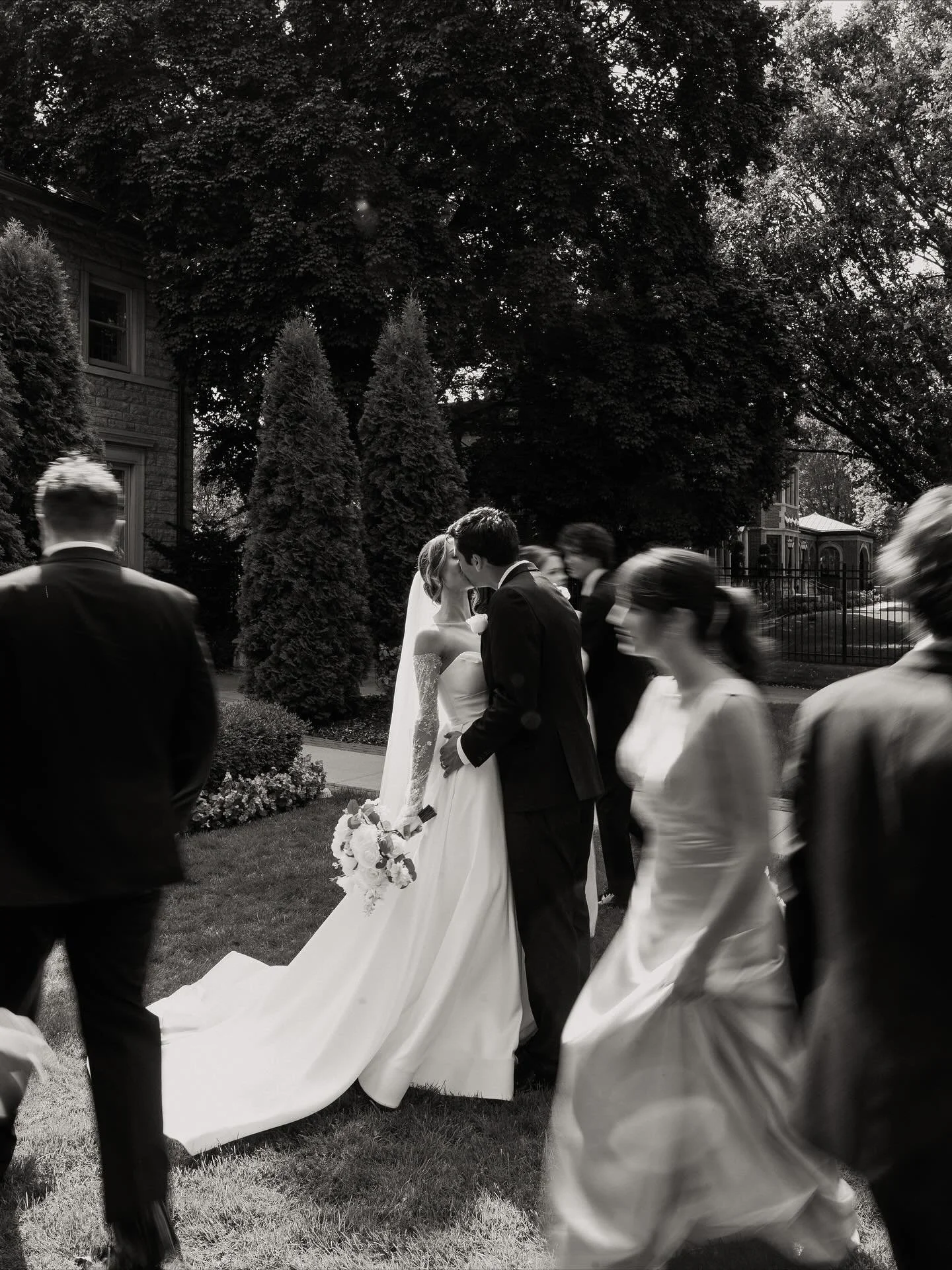 Funnest wedding party 🥲
.
.
.
#MNWeddingPhotographer #MinnesotaBride
#MinneapolisWedding #MplsWedding #WeddingPhotography #WeddingInspiration #MinnesotaWeddings #MinnesotaBrides #MinnesotaPhotographer #MNWeddings #WeddingDay #mplsphotographer #fyp #