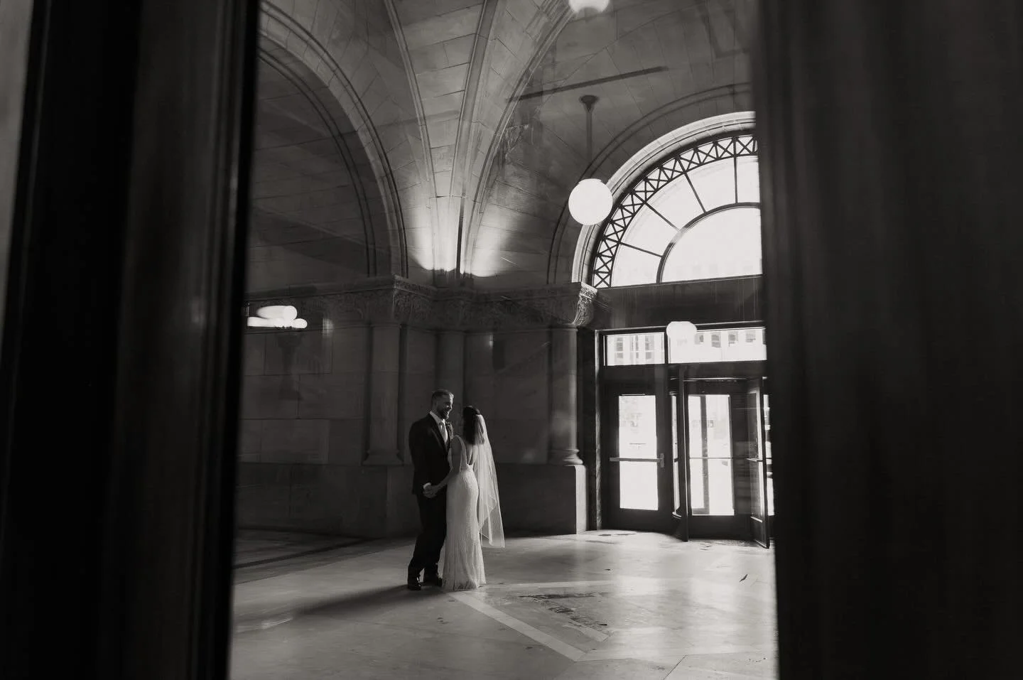 Name something more iconic than a New Year&rsquo;s Eve wedding🎉🥲
.
.
.
#MNWeddingPhotographer #MinnesotaBride
#MinneapolisWedding #MplsWedding #WeddingPhotography [minneapolis wedding photographer, mn wedding, wedding photographer minneapolis, wedd