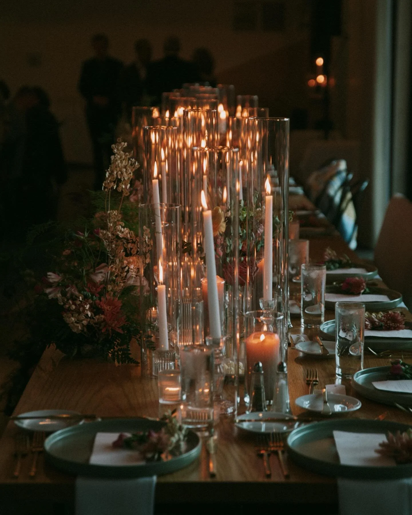 A Pinewood wedding is always iconic🥲I absolutely loved all these reception details&mdash;Got to work with an amazing vendor team for Greta and Nicks wedding day!!
.
.
Vendors!!
Venue: @pinewood.mn 
Wedding Planner: @theminnyplanner 
Caterer: @cravec