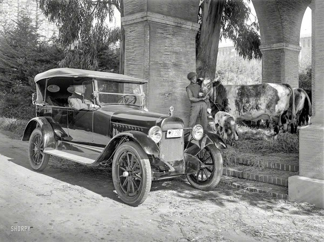 Old Touring car.jpeg