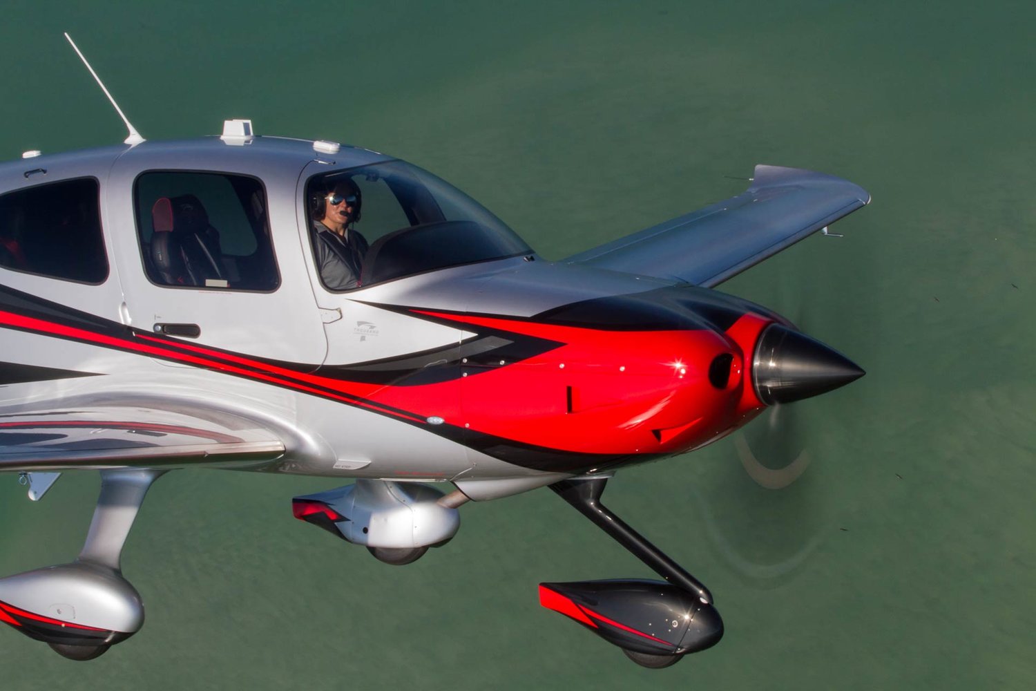 Riding the jumpseat — Fly Cirrus Aircraft - P6 Aviation