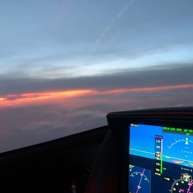 Finally above/thru Bahamas weather and the reward is a peaceful evening flight back to the states. #p6aviation #cirrusaircraft #visionjet #sunset #aviation