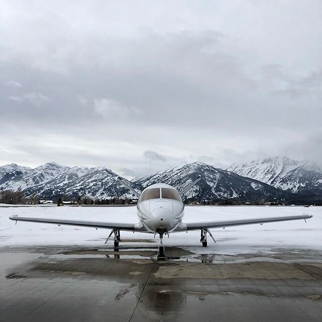 Post-flight @ KJAC. Capped off our mountain flying adventure after KTEX, KASE. #p6aviation #cirrusaircraft #visionjet #jacksonhole #rockymountains