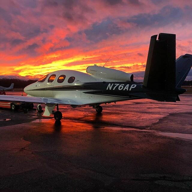 Right place, right time 😊#p6aviation #cirrusaircraft #visionjet #sunset #perfect