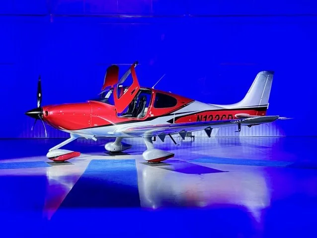 N122CD CIRRUS 2025 SR22 G7+