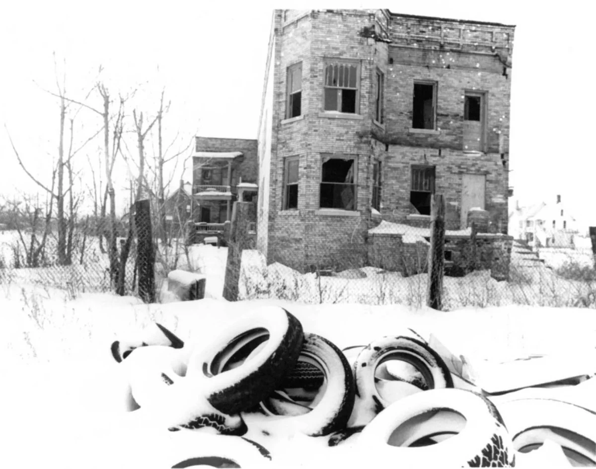abandonedbuildingmikemcray2.jpg