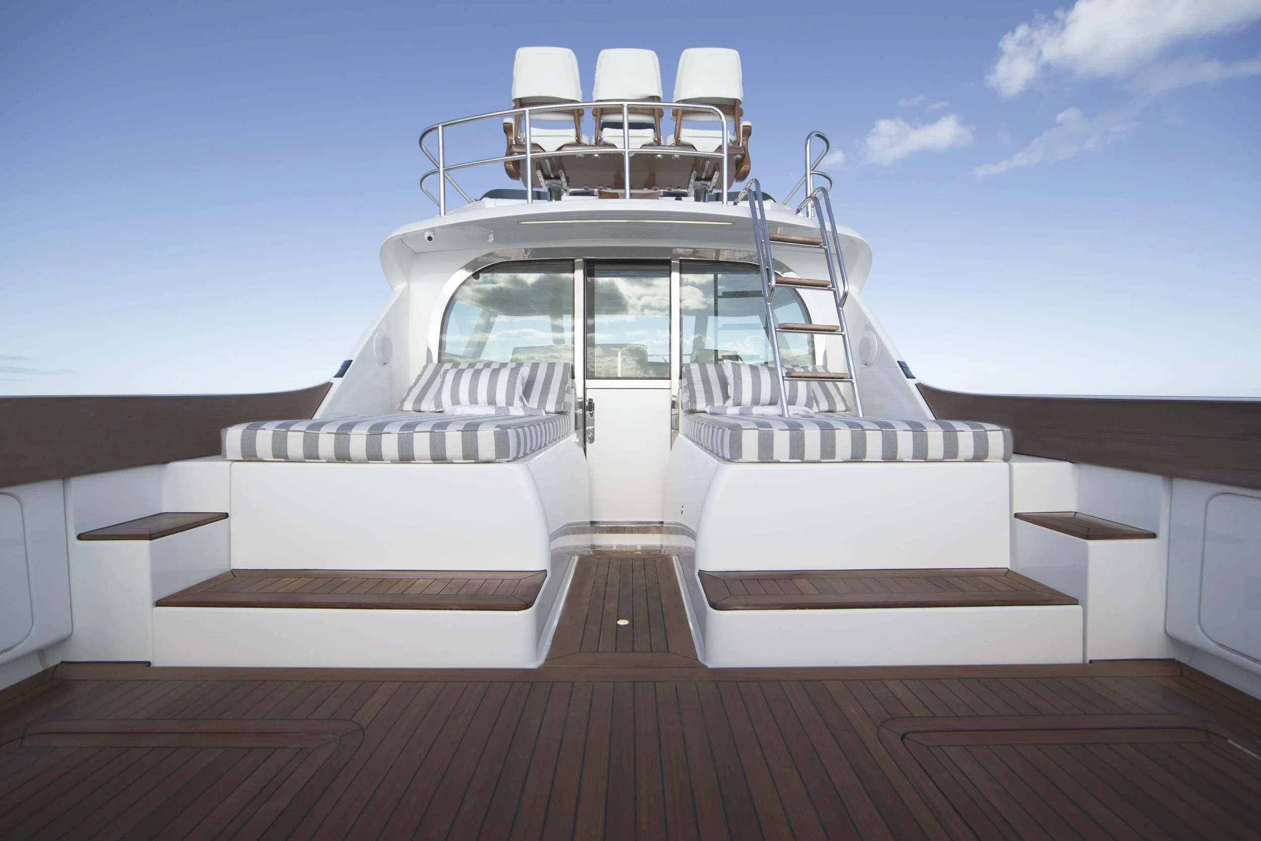 lounge_stern.jpg