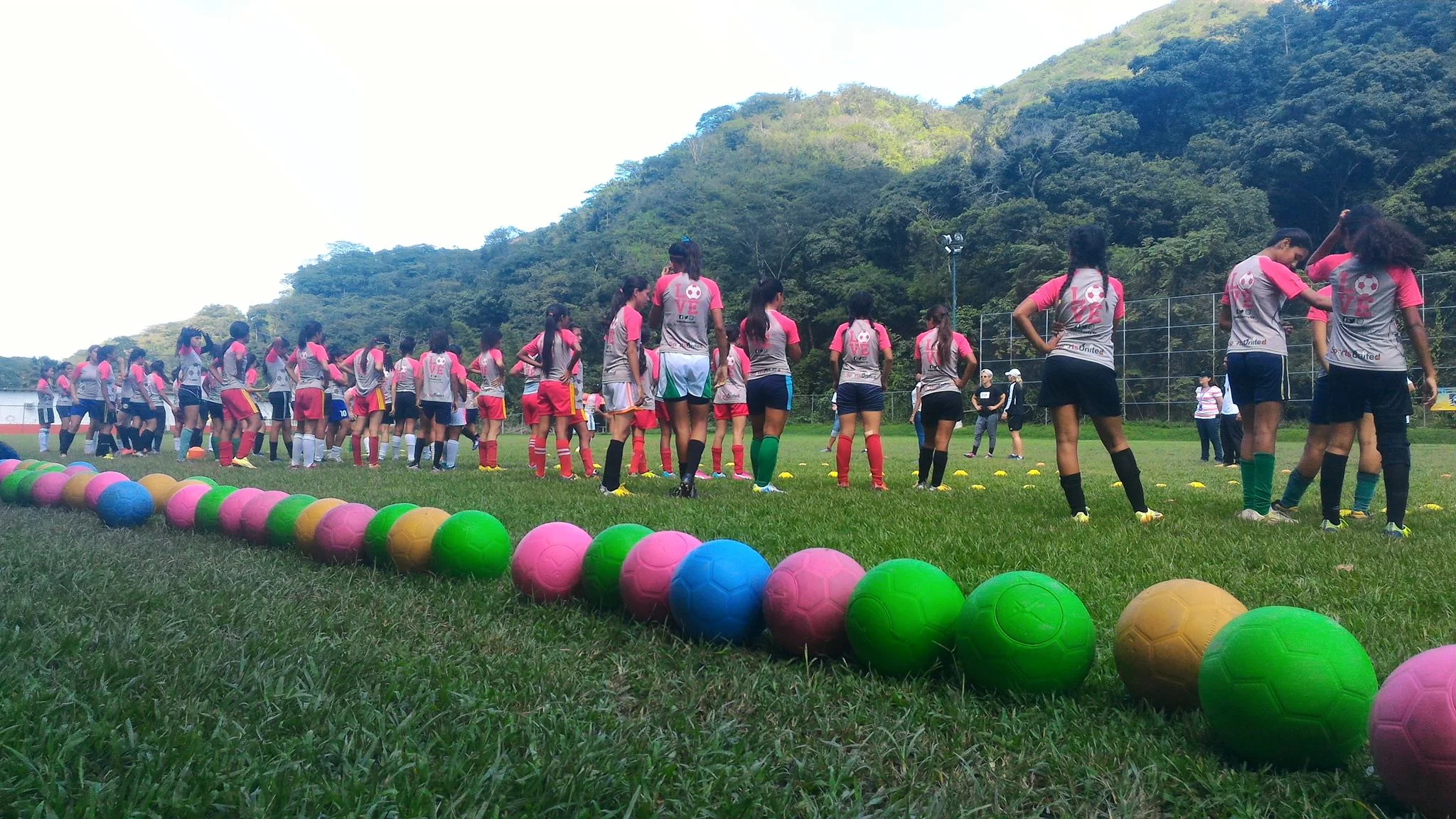 Sports Envoys and former U.S. Women’s National Team members Lisa Berg and Lori Lindsey lead soccer clinics for you in Venezuela. 2016. 
