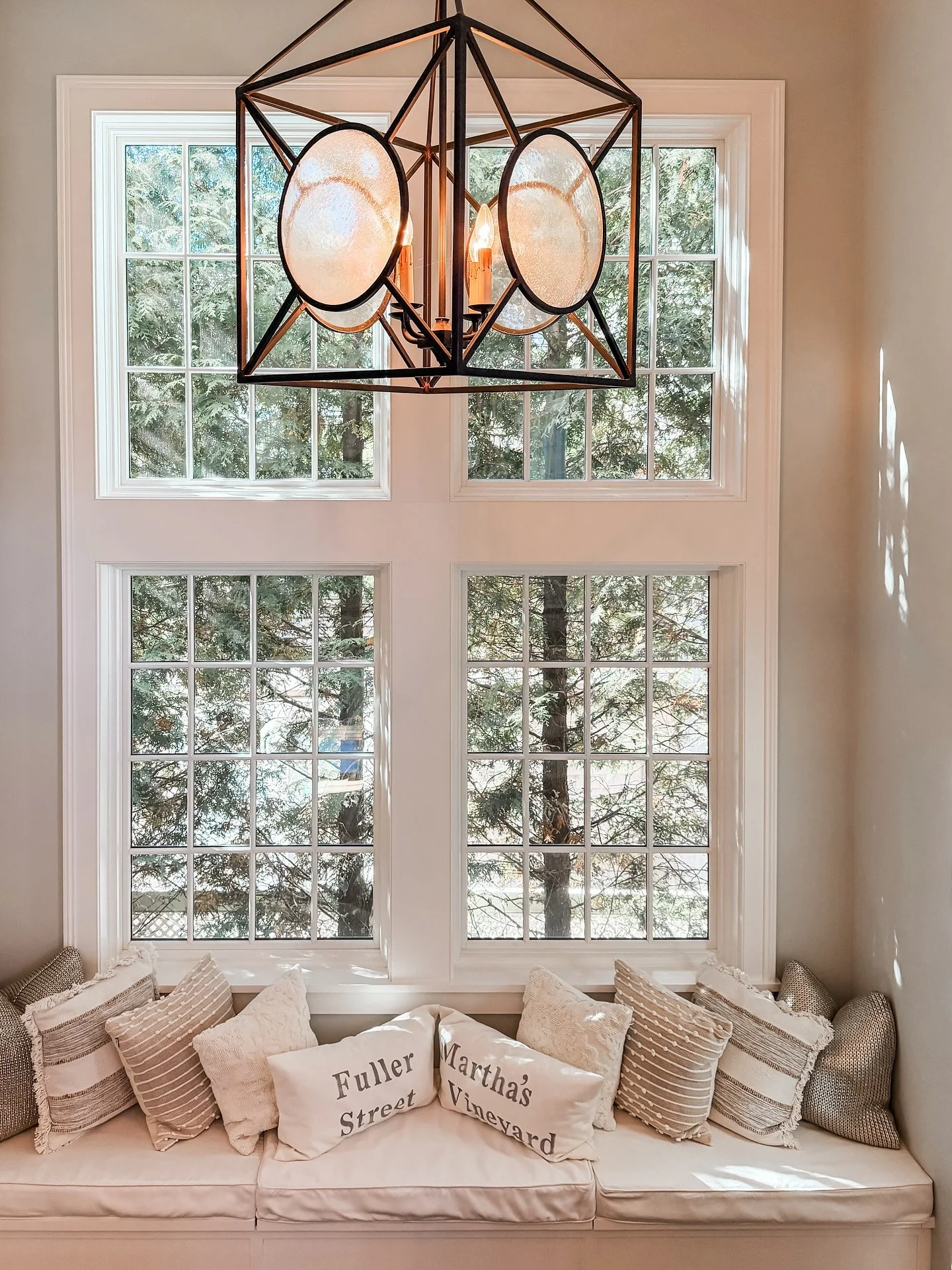 Quite possibly the prettiest window seat of them all. 
.
#marthasvineyardrealestate #househunting #edgartown #windowseat #interiordesign #housetour #marthasvineyard #summerhouse