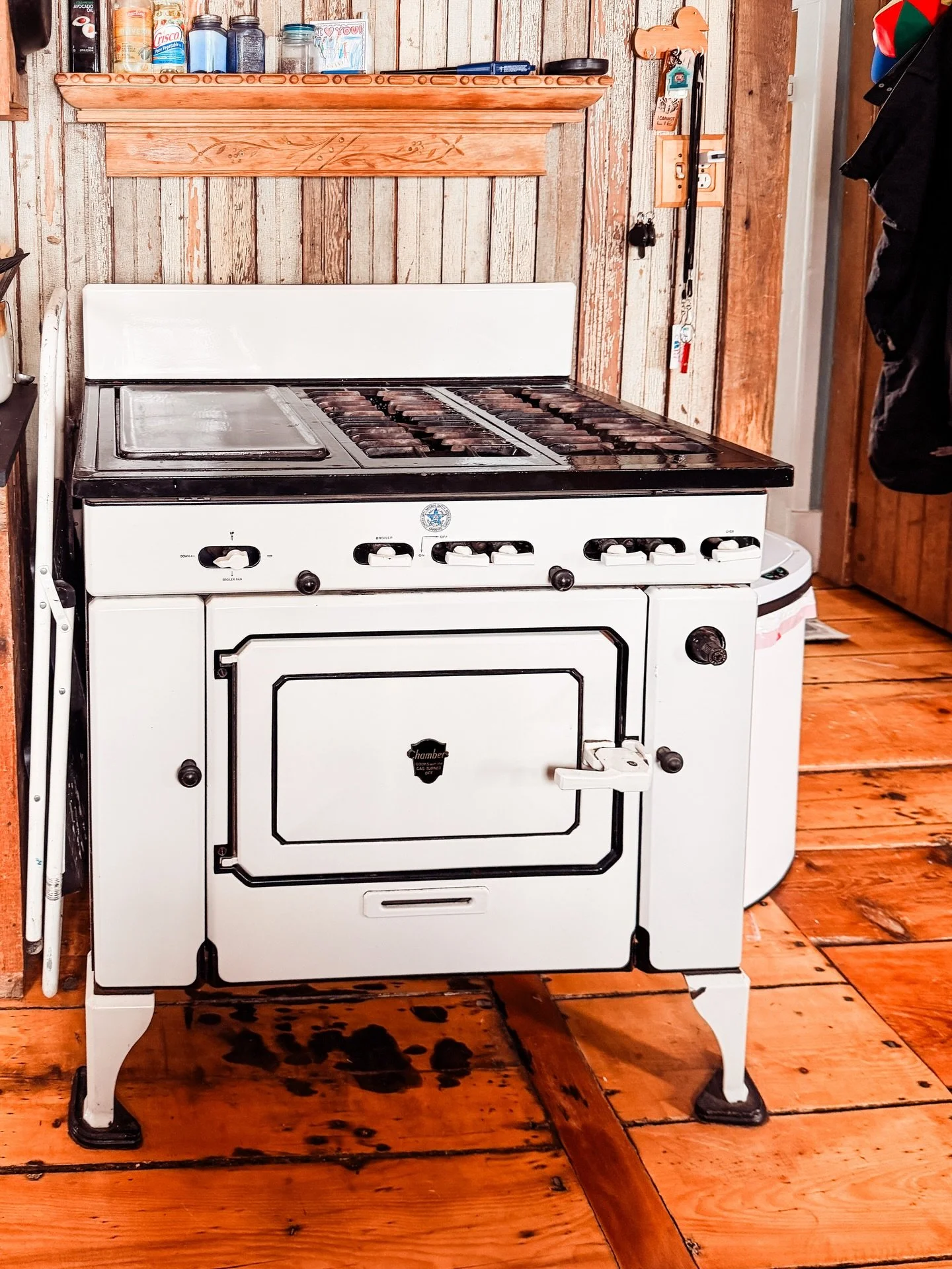 Immediately redoing our kitchen with only vintage appliances. 🤩 #farmhouse #vintage #chambersstove #coolestfridgeever