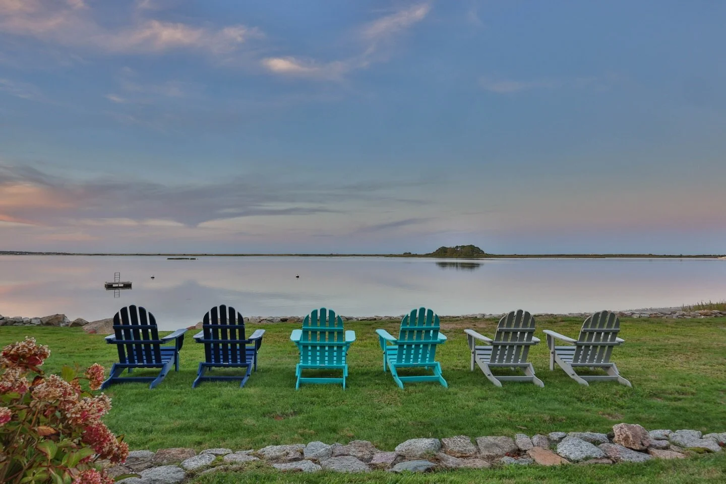 It&rsquo;s almost time for this and a cold glass of savy b 🥂
.
#sunset #beachfront #marthasvineyardrealestate #realestatephotography #edgartown