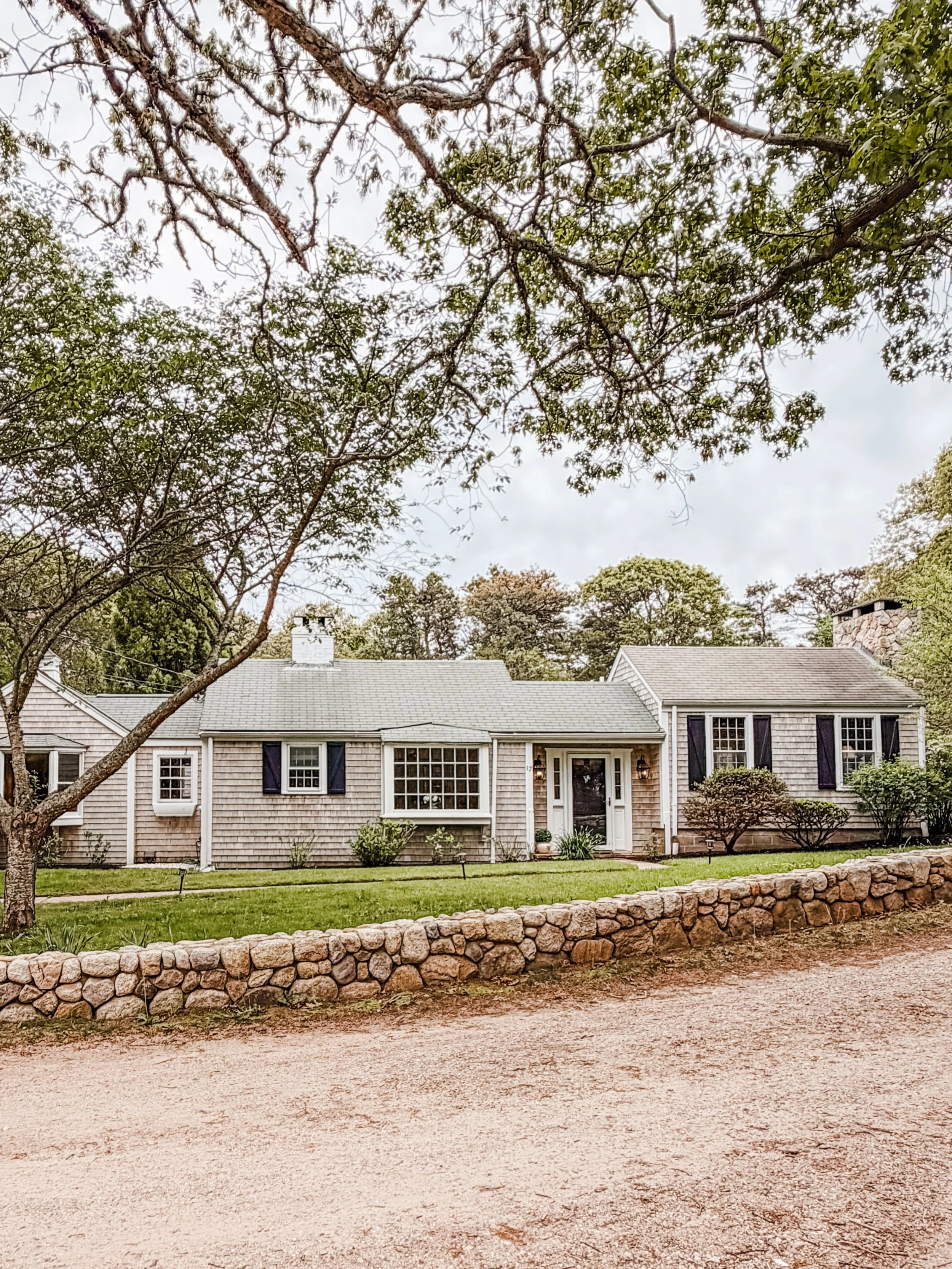 Holiday weekends don&rsquo;t exist when you&rsquo;re in real estate. The market waits for no one. #wouldnthaveitanyotherway 🏡 #marthasvineyardrealestate #saturdayshowings #edgartown #lovemyjob