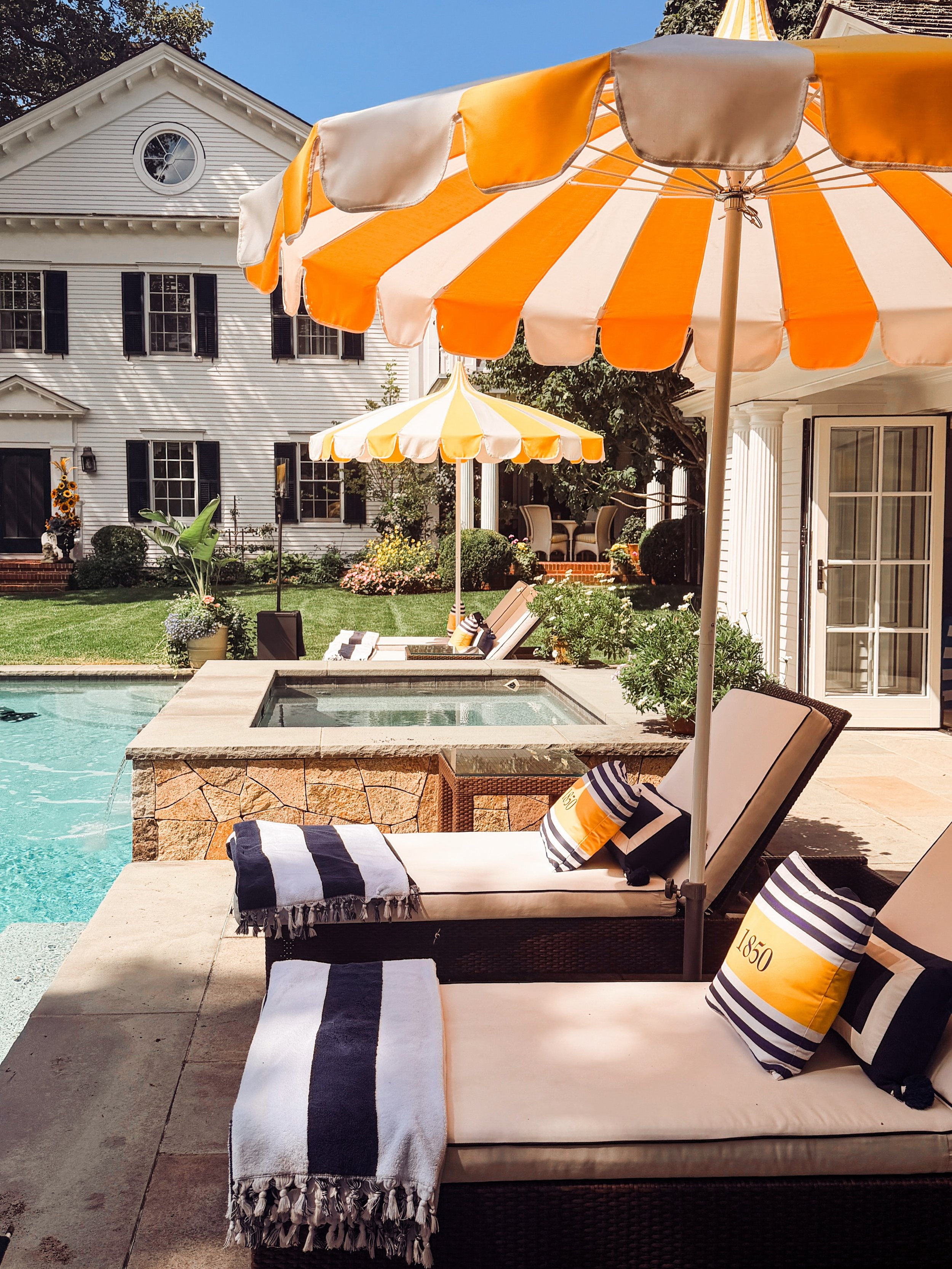 Hi September. You may be my favorite month. #itsstillsummer #marthasvineyard #realestatephotography