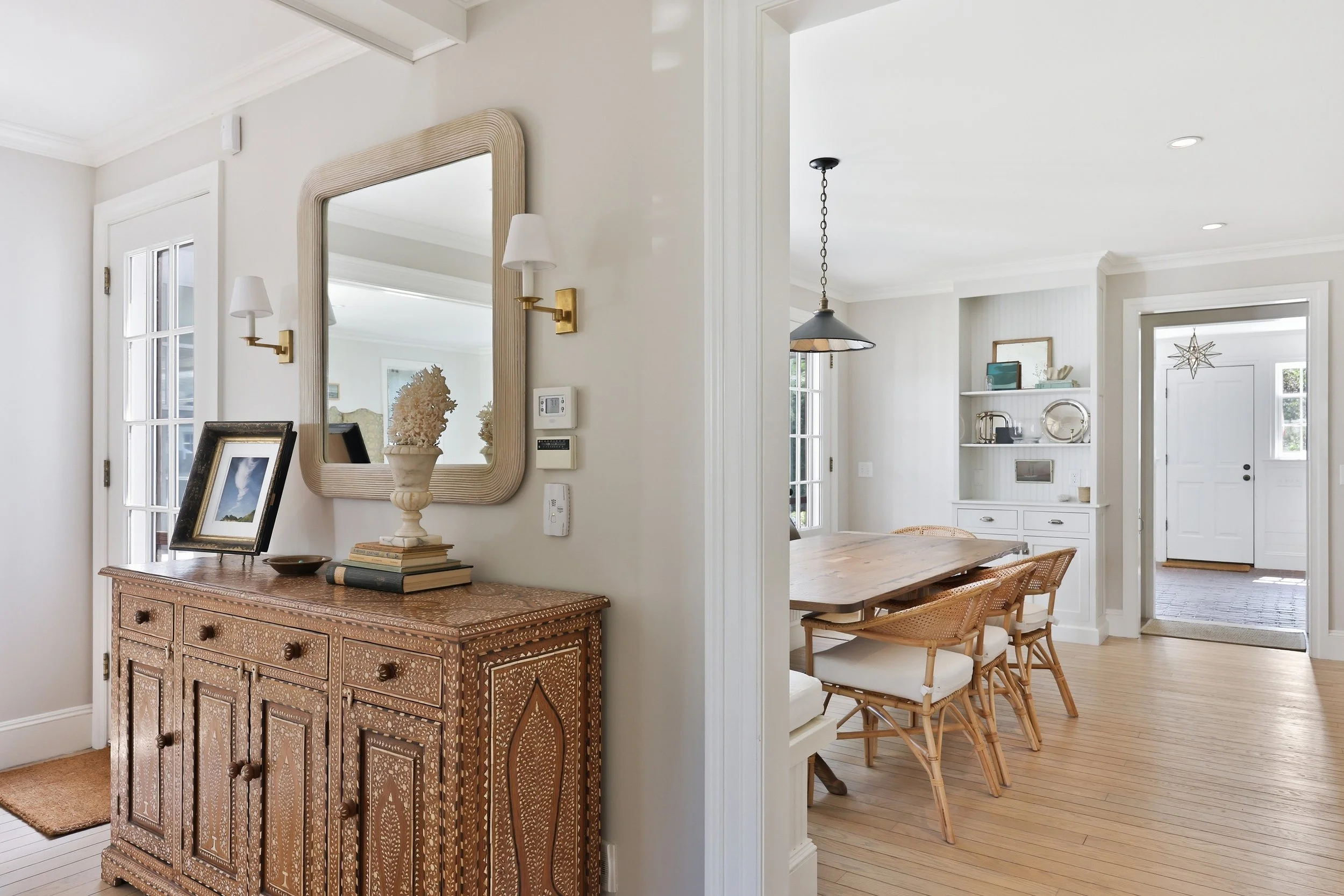 🏡 Even when summer demand on Martha&rsquo;s Vineyard is soaring, professional photography isn't just about filling weeks, it&rsquo;s about maximizing your revenue.

Here is why it still matters:

✨ Command Premium Rates: High-end visuals showcase yo