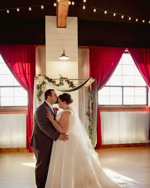 It's a great day to say yes to love! Happy #ValentinesDay from Chivaree on Park🤍🩷 ❤️ #MyChivaree #WeddingWednesday 📸: @samantharamsdellphoto 
.
.
.
.
.
.
.
#wisconsineventvenue #wiscowedding #wibrides #wiweddingvenue #wisconsinbrides #wiweddings #