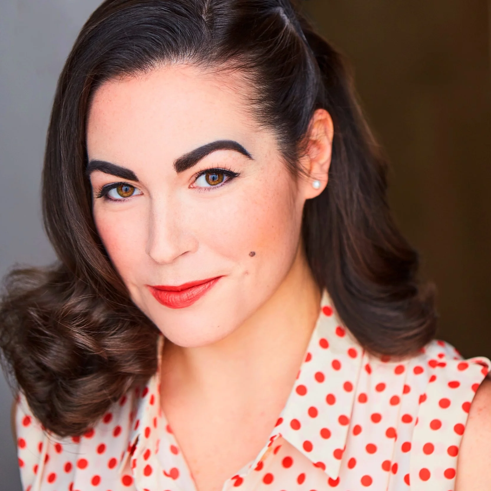 KAYLA BOYE ( Ensemble, u/s Fastrada, Catherine ) is thrilled to return to Mercury Theater Chicago where she was last seen in Mary Poppins . Selected credits include South Pacific (Drury Lane Theatre); Billy Elliot, New Faces Sing 1969 and Little Me (Porchlight Music Theatre) and A Christmas Story (Citadel Theatre).