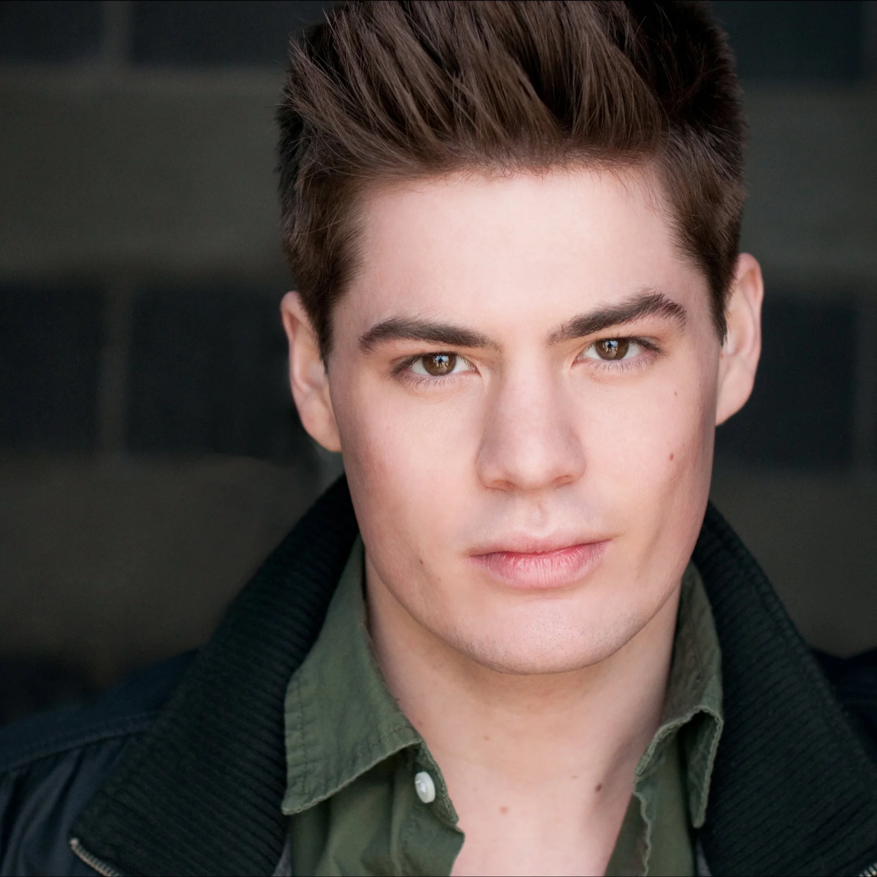 SAWYER SMITH* ( Fastrada) is excited to make their Venus debut! Mercury Theater Chicago credits include: The Bardy Bunch, The Producers, The Addams Family. Selected credits include: The Fly Honey Show 9 (The Inconvenience); Rock of Ages (Drury Lane Theater); First Date (Royal George); Cats, Rent and A Chorus Line (Paramount Theater); and Pippin (BoHo). Choreography credits include: Heathers: The Musical (Kokandy, Jeff Award); Altar Boyz, The Full Monty , Titanic , The 25th Annual Putnam County Spelling Bee (Griffin Theatre) and Sweet Charity (Timber Lake Playhouse).