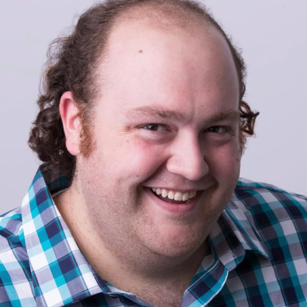 TOMMY NOVAK* (Mr. Mushnik) is excited to be making their Mercury Theater Chicago debut with Little Shop of Horrors after returning from an international directorial debut in Jinan, China, where they directed a production of Peter Pan , and embarking on a tour of China with a production of S eussical . Select Chicago credits include: Hairspray (Skylight Music Theater); Do Re Mi and Billy Elliot (Porchlight) and Robin Hood at First Stage. Tommy is proudly represented by Paonessa Talent Agency. Follow Tommy on Instagram at @tommy.j.novak.