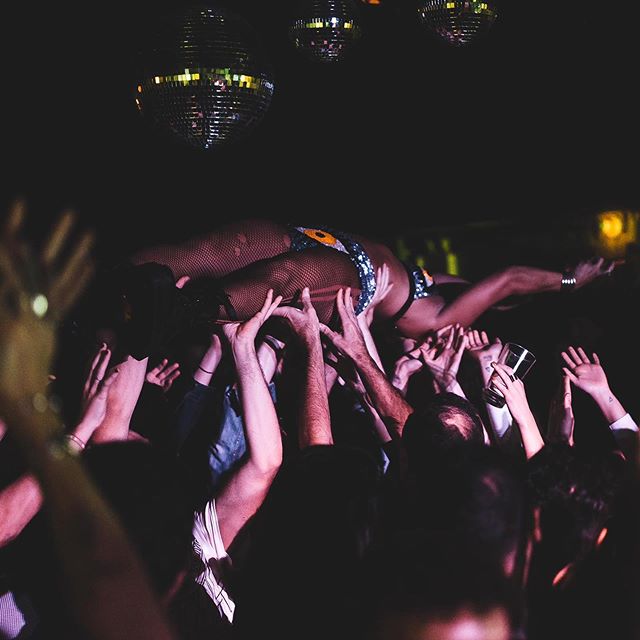 Just recovered from that crazy ass SUNDAY night. Thank you @babysallright and @discotehran.nyc - sold out and sweaty AF ❤️❤️❤️ &lsquo;til next time....
.
📸 by @davefotogram