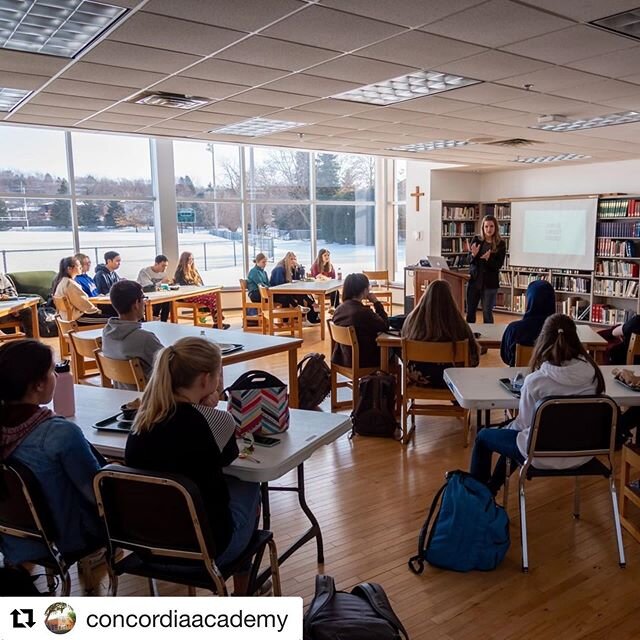 Had such a great time talking to students @concordiaacademy last Friday!! Thanks for having me, #concordiacohorts program!
・・・
#Repost @concordiaacademy with @get_repost
・・・
During last Friday's Emerging Artist Cohort Conversation, Anna Leigh Biedenb