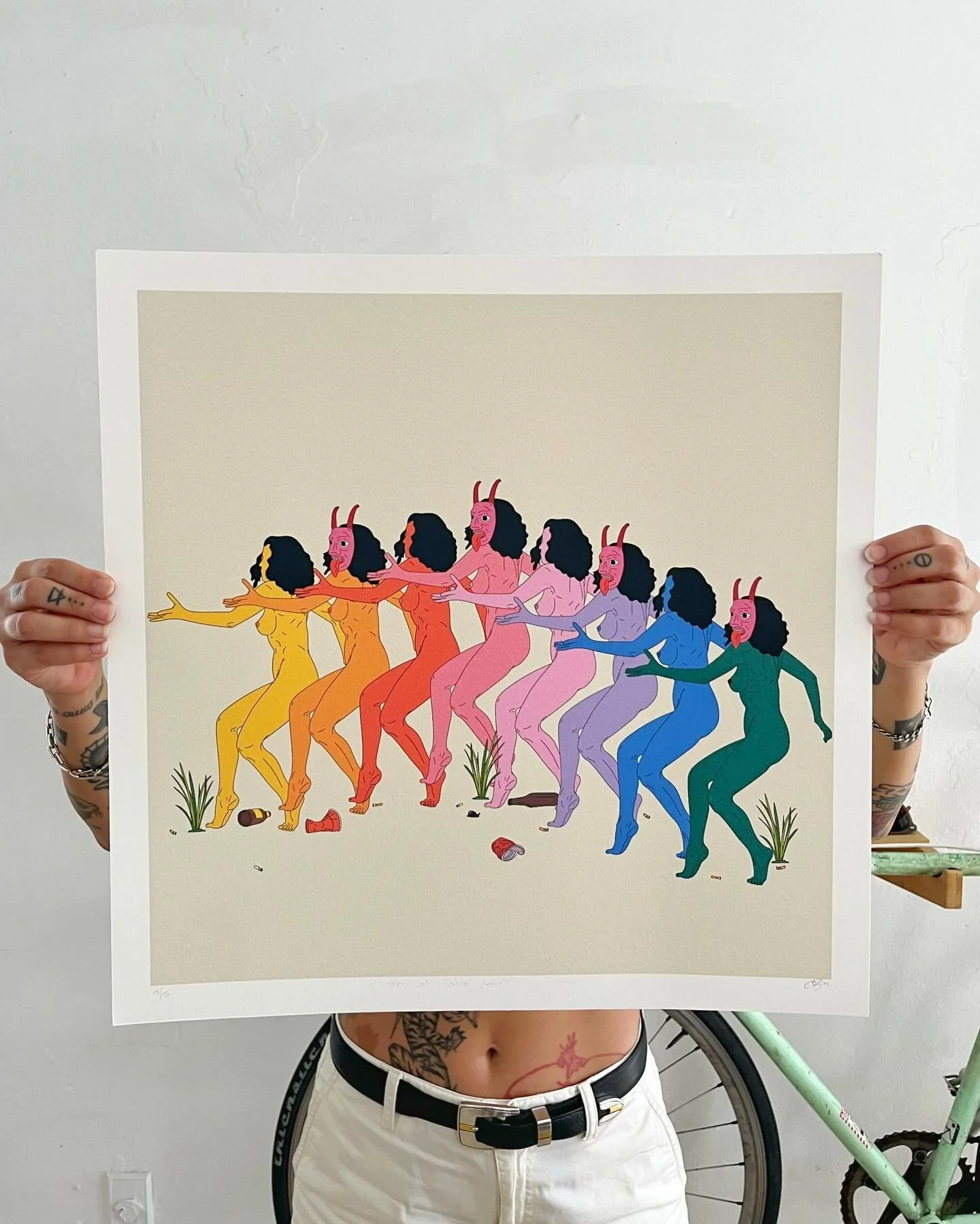 Hicimos una mini tirada del print &ldquo;con el diablo detr&aacute;s&rdquo; por Camila Buxeda @cocodrilox son s&uacute;per limitadas.

Dms o enlace en la bio 💌