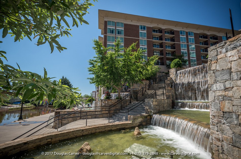 Image of RiverPlace mixed-use building - exterior