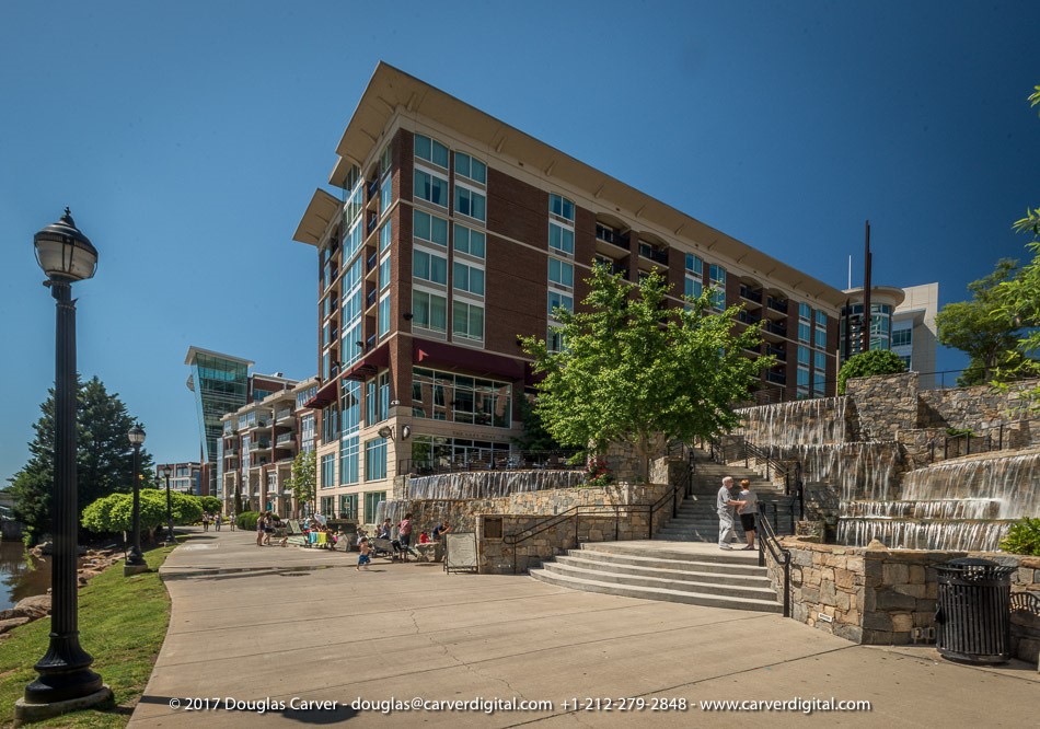 Image of RiverPlace mixed-use building - exterior