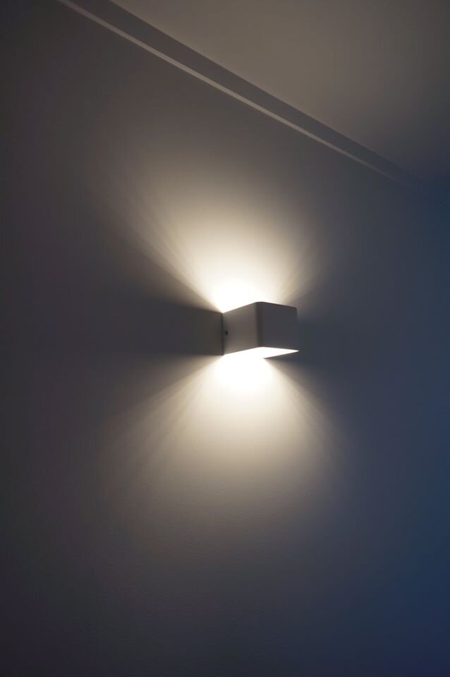 Hallway wall light on sensor