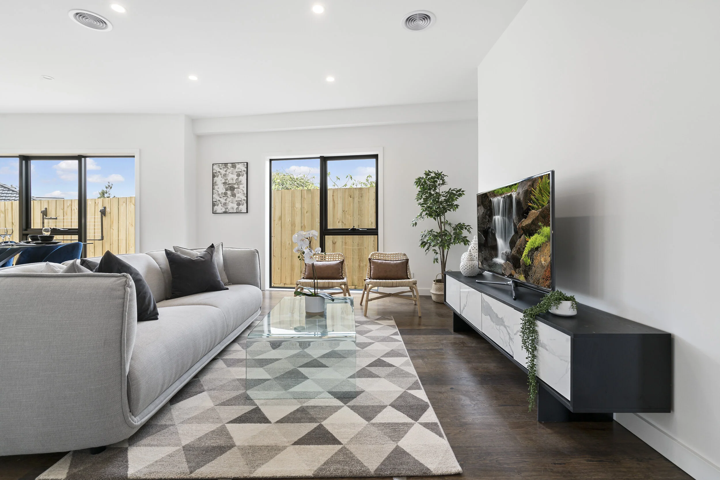 3-Living Room.jpg