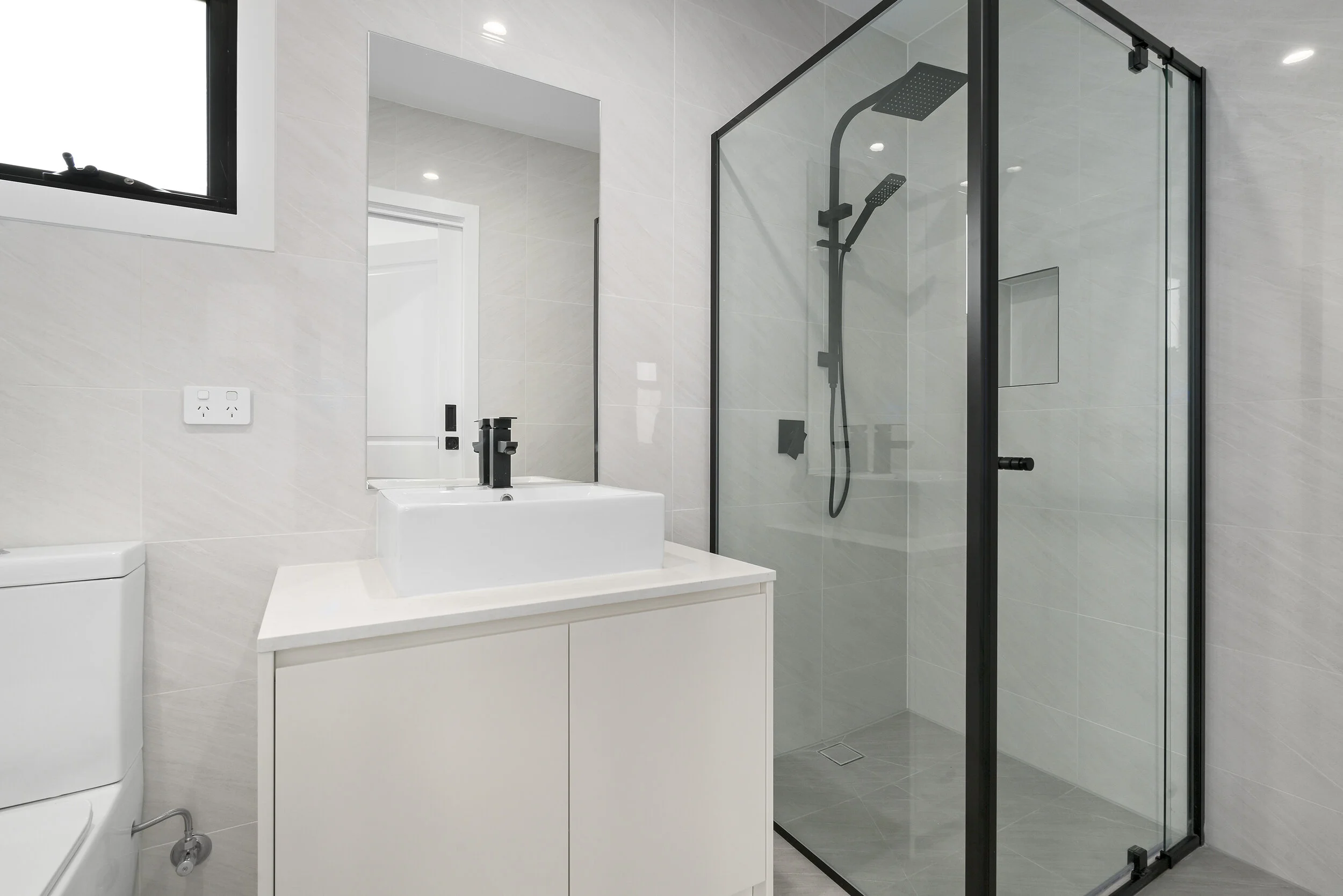 7-Bathroom.jpg
