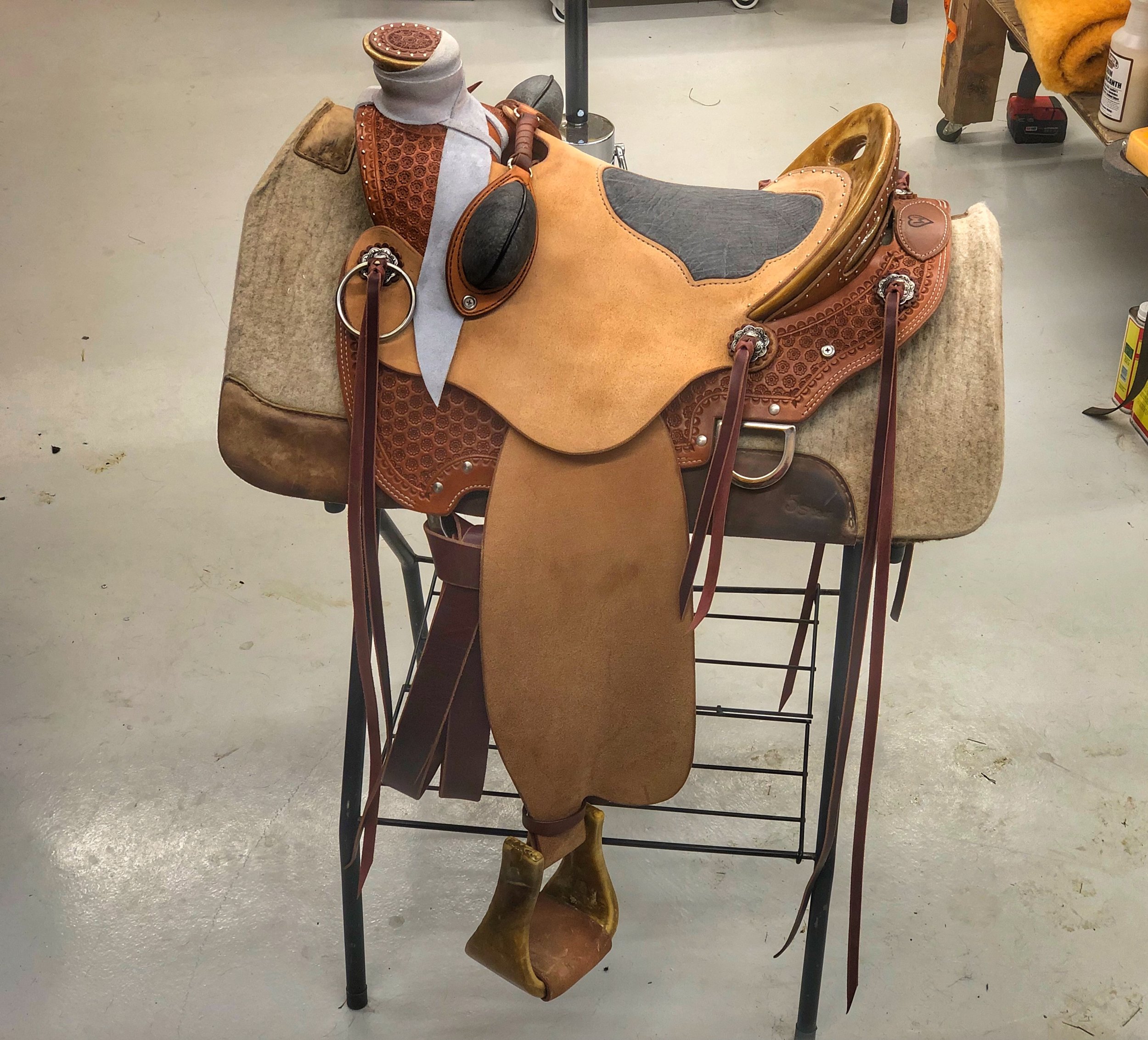 Close Contact Mountain Saddle