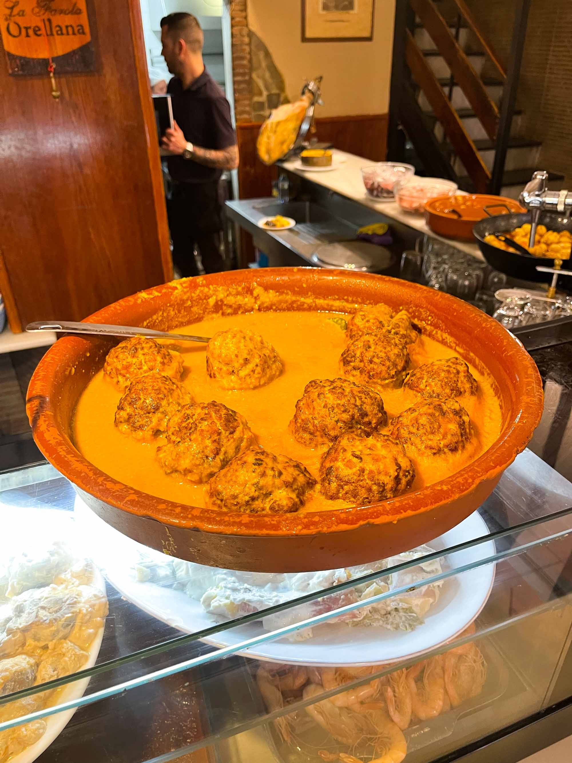 La-Farola-de-Orellana-best-tapas-bars-in-Malaga-meatballs-albondigas.jpg